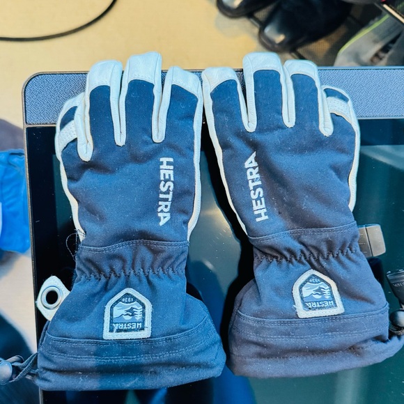 Kinda Hestra Black ski Gloves - Picture 2 of 6